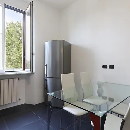 Viale Corsica 38 *